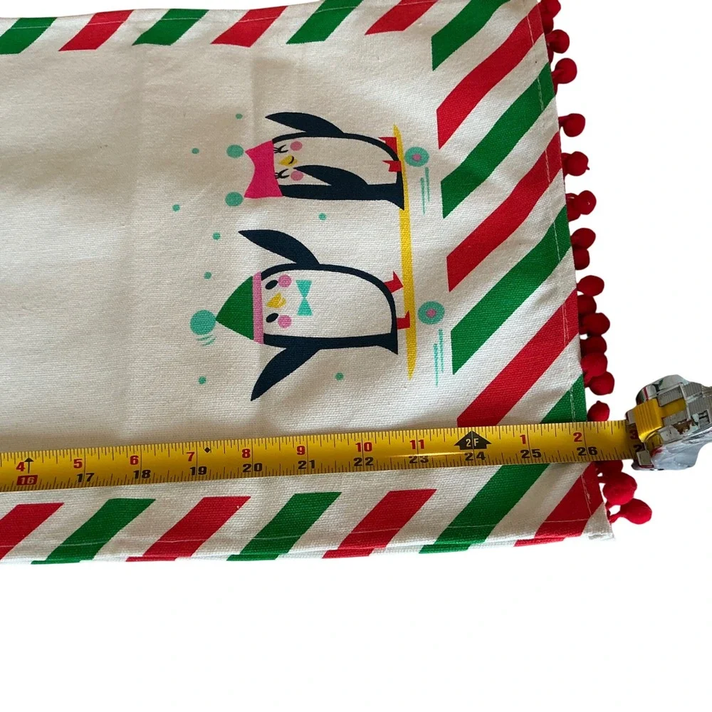 Christmas Table Runner‎ & Placemats Set Holiday Penguins Snowflakes Pom Pom Trim